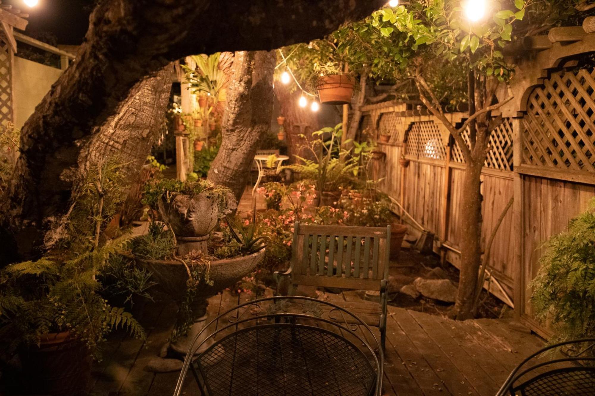 Carmel Garden Inn Buitenkant foto