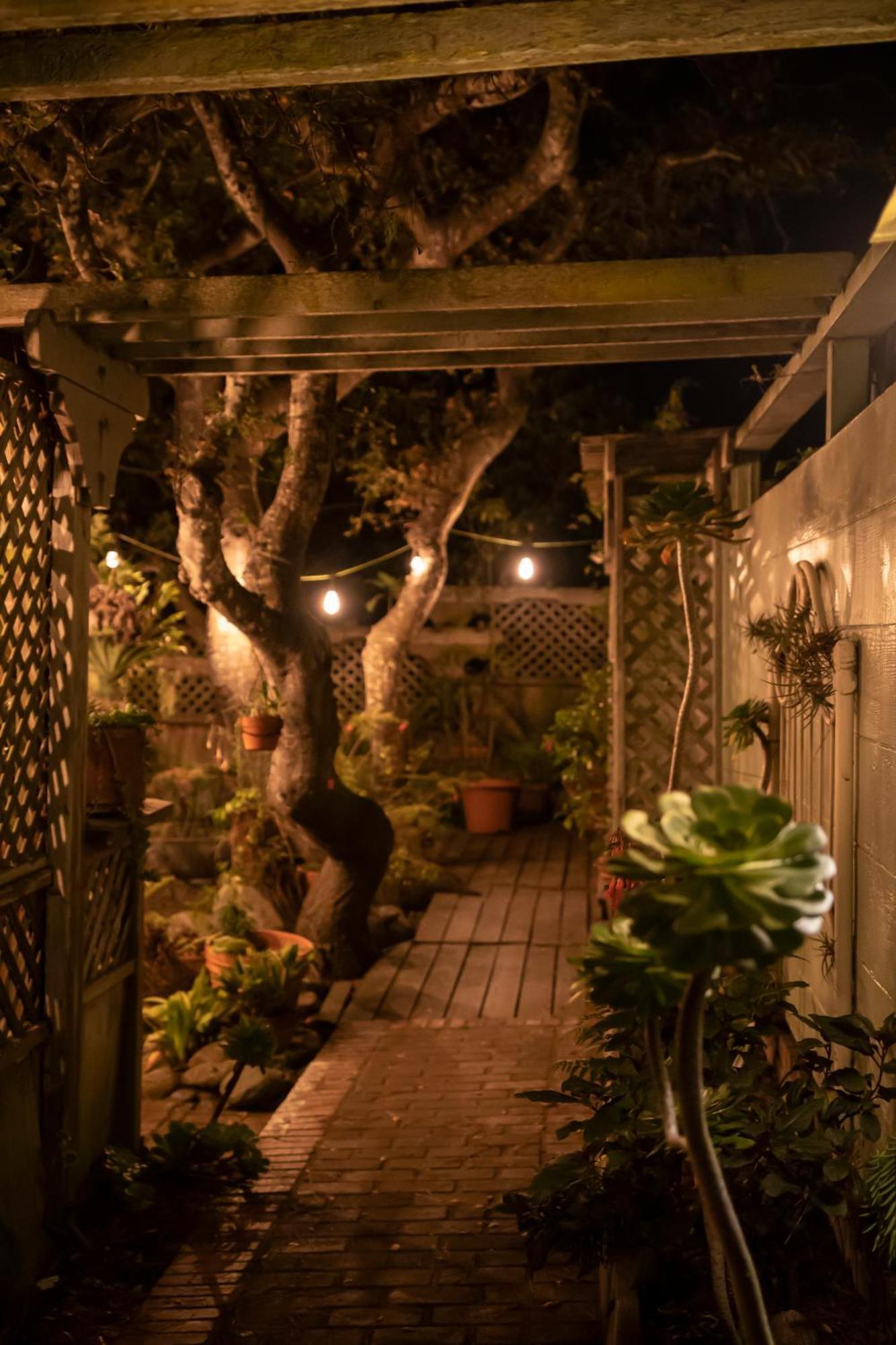 Carmel Garden Inn Buitenkant foto